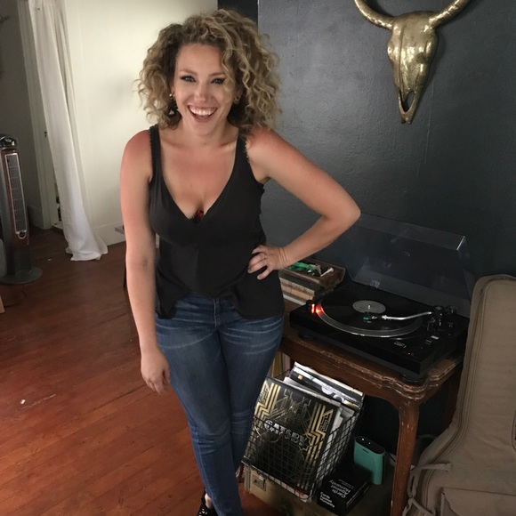 Meet your Posher, Hayley - Picture 2 of 3